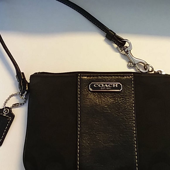 Coach BlackJacquard Signature StripeWristlet, EUC